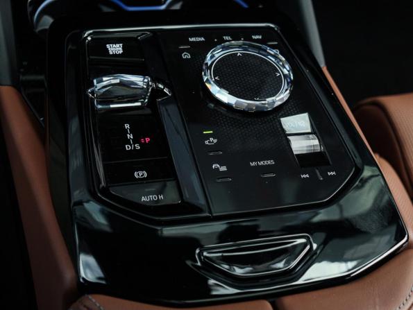 BMW 5 серии VIII (G60/G61/G68) с пробегом 2024 года, цена 8 200 000 рублей, 11474 км, седан, Автокод Объявления