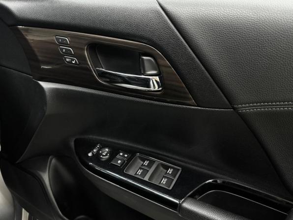 Honda Accord IX Рестайлинг с пробегом 2017 года, цена 2 379 000 рублей, 159000 км, седан, Автокод Объявления