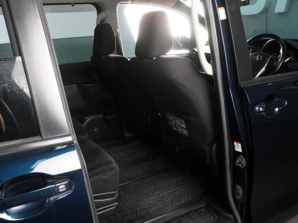 Toyota Voxy III (R80) с пробегом 2015 года, цена 1 889 000 рублей, 201106 км, минивэн, Автокод Объявления