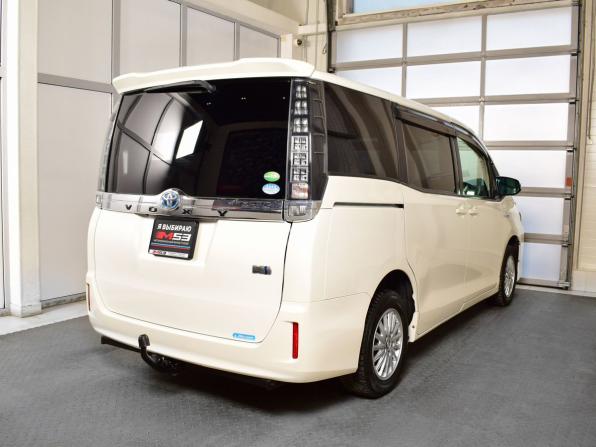 Toyota Voxy III (R80) с пробегом 2016 года, цена 1 649 999 рублей, 210287 км, минивэн, Автокод Объявления