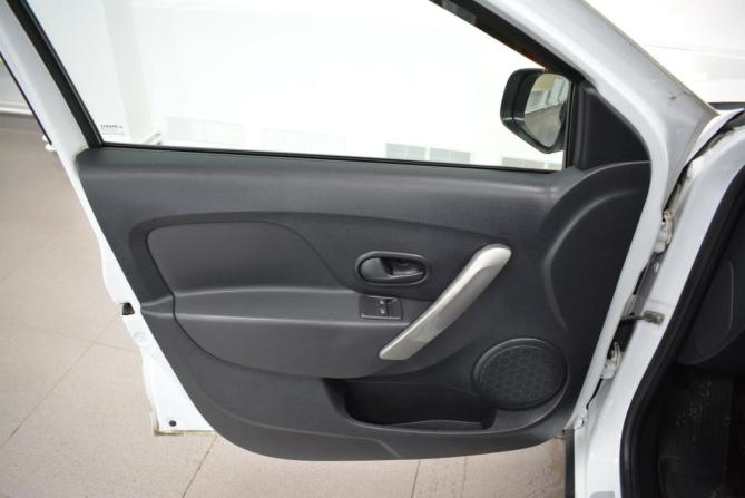 Renault Logan II Рестайлинг с пробегом 2022 года, цена 1 349 000 рублей, 55000 км, седан, Автокод Объявления