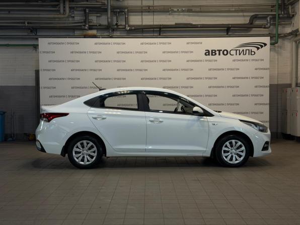 Hyundai Solaris II с пробегом 2018 года, цена 919 000 рублей, 139400 км, седан, Автокод Объявления