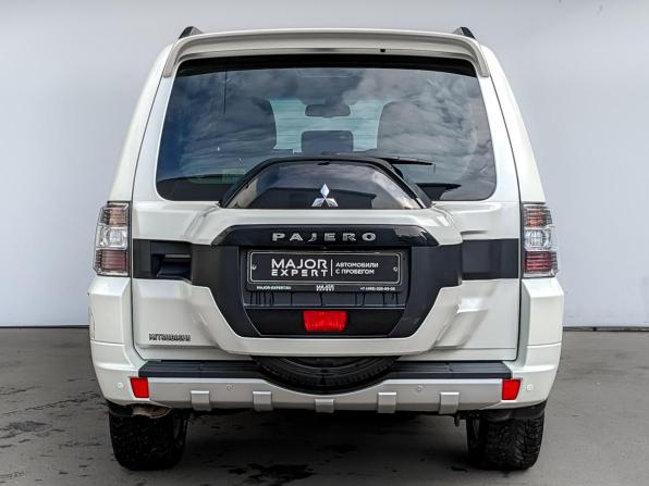 Mitsubishi Pajero IV Рестайлинг 2 с пробегом 2017 года, цена 3 330 000 рублей, 106953 км, внедорожник, Автокод Объявления