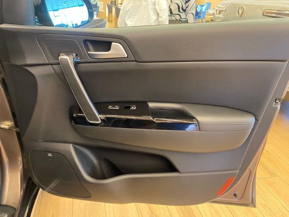 Kia Sportage IV Рестайлинг с пробегом 2018 года, цена 2 089 000 рублей, 182000 км, внедорожник, Автокод Объявления