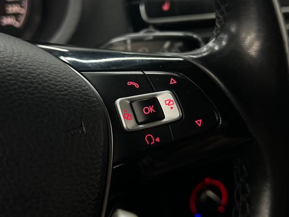 Volkswagen Polo V Рестайлинг с пробегом 2017 года, цена 950 000 рублей, 206123 км, седан, Автокод Объявления