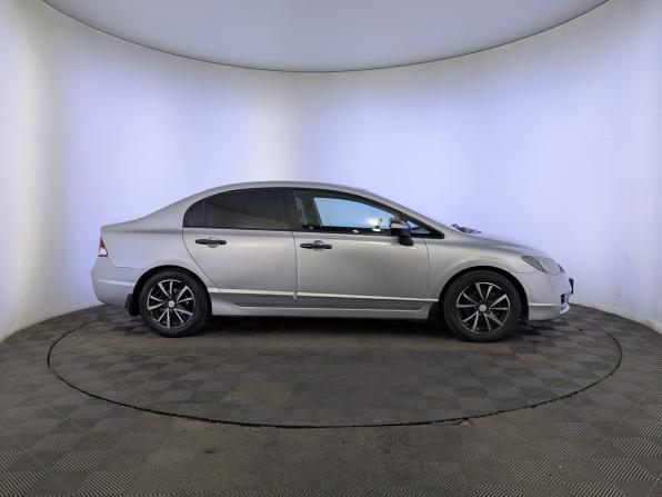 Honda Civic VIII Рестайлинг с пробегом 2009 года, цена 1 100 000 рублей, 157622 км, седан, Автокод Объявления
