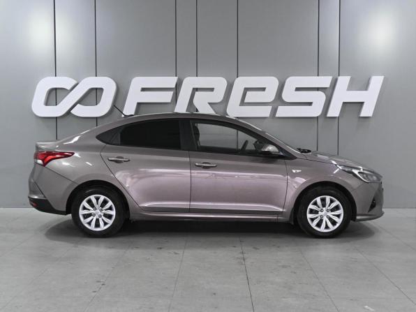 Hyundai Solaris II Рестайлинг с пробегом 2021 года, цена 1 629 000 рублей, 58488 км, седан, Автокод Объявления