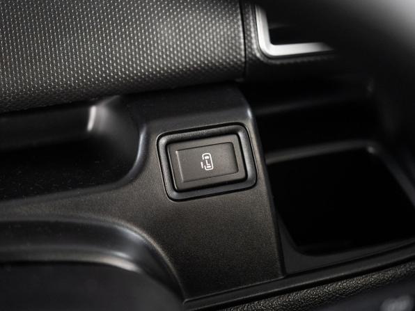 Suzuki Solio III с пробегом 2019 года, цена 940 500 рублей, 117196 км, микровэн, Автокод Объявления