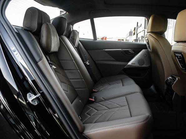 BMW 5 серии VIII (G60/G61/G68) с пробегом 2025 года, цена 8 690 000 рублей, 16 км, седан, Автокод Объявления