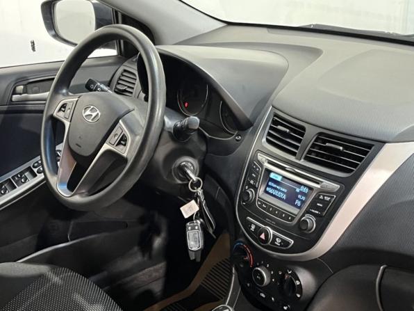 Hyundai Solaris I Рестайлинг с пробегом 2015 года, цена 1 055 000 рублей, 155000 км, седан, Автокод Объявления