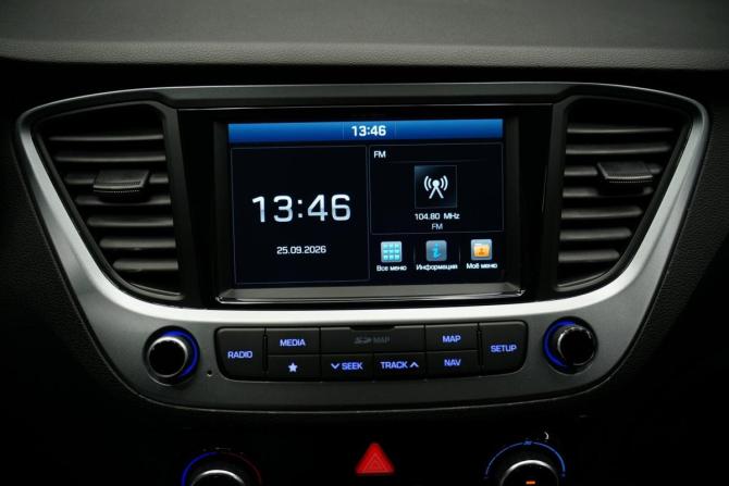 Hyundai Solaris II с пробегом 2017 года, цена 1 370 000 рублей, 115000 км, седан, Автокод Объявления