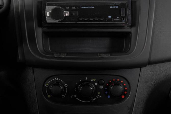 Renault Logan II Рестайлинг с пробегом 2020 года, цена 549 000 рублей, 216000 км, седан, Автокод Объявления
