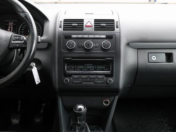 Volkswagen Touran I Рестайлинг 2 с пробегом 2012 года, цена 898 000 рублей, 295405 км, компактвэн, Автокод Объявления