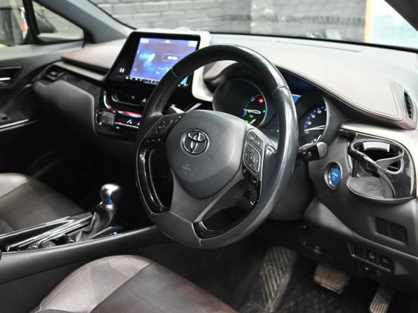 Toyota C-HR I с пробегом 2018 года, цена 2 300 000 рублей, 89382 км, внедорожник, Автокод Объявления