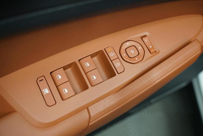 Kia Sportage V Рестайлинг с пробегом 2025 года, цена 4 600 000 рублей, 5000 км, внедорожник, Автокод Объявления