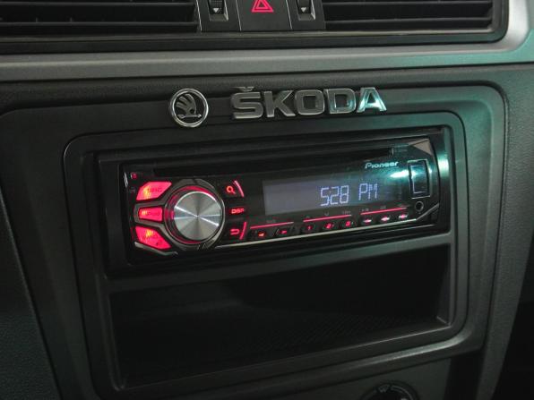 Skoda Rapid I с пробегом 2015 года, цена 885 000 рублей, 173056 км, лифтбек, Автокод Объявления