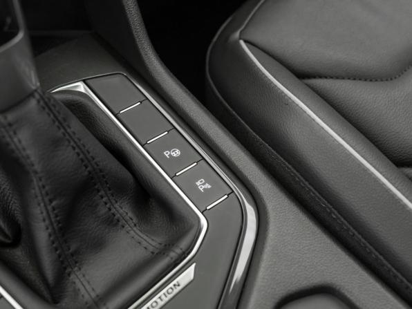 Volkswagen Tiguan II Рестайлинг с пробегом 2021 года, цена 3 880 000 рублей, 34364 км, внедорожник, Автокод Объявления