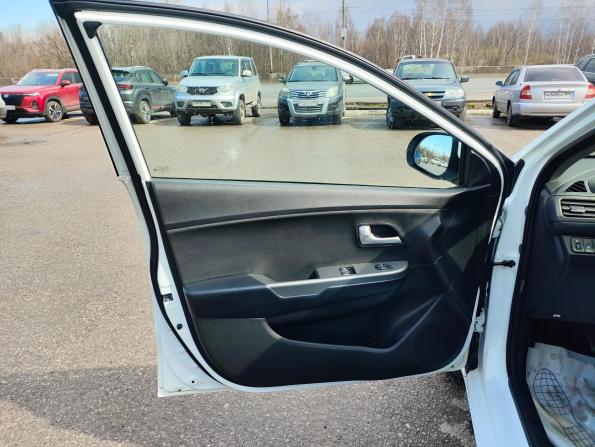 Kia Rio III Рестайлинг с пробегом 2017 года, цена 934 000 рублей, 126600 км, хэтчбек, Автокод Объявления