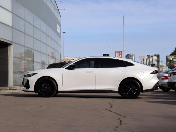 Changan UNI-V I с пробегом 2023 года, цена 2 299 000 рублей, 24289 км, лифтбек, Автокод Объявления