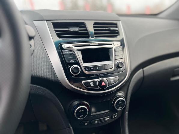 Hyundai Solaris I Рестайлинг с пробегом 2015 года, цена 870 000 рублей, 222697 км, хэтчбек, Автокод Объявления