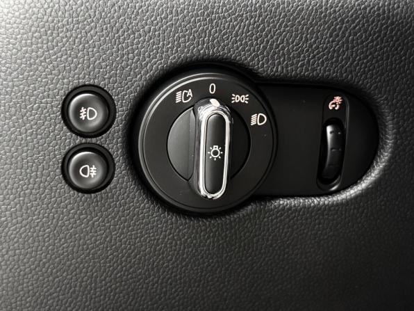 Mini Hatch III (F55/F56) Рестайлинг с пробегом 2020 года, цена 1 900 000 рублей, 80083 км, хэтчбек, Автокод Объявления