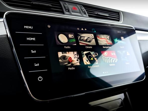 Skoda Superb III Рестайлинг с пробегом 2024 года, цена 2 900 000 рублей, 66490 км, лифтбек, Автокод Объявления