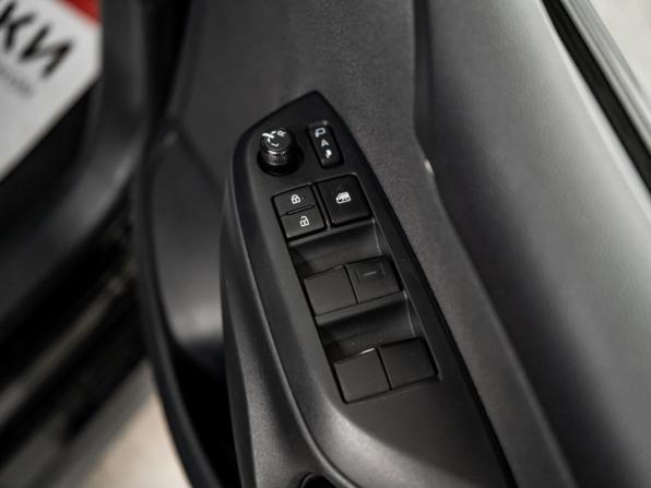 Toyota Yaris IV с пробегом 2020 года, цена 1 075 000 рублей, 56689 км, хэтчбек, Автокод Объявления