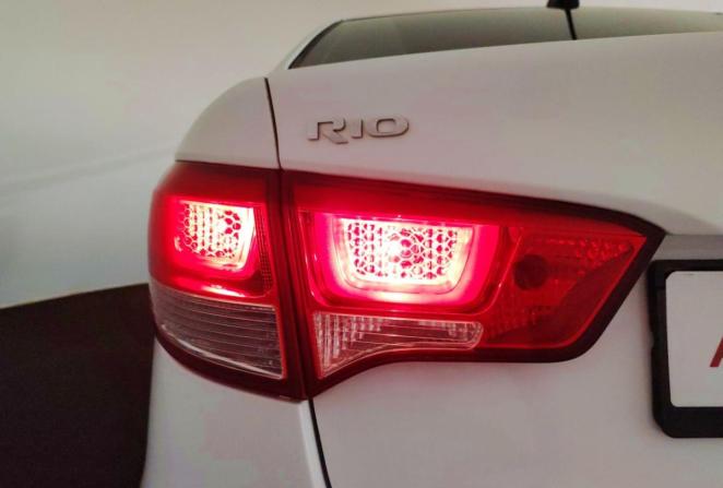 Kia Rio III Рестайлинг с пробегом 2017 года, цена 1 000 000 рублей, 156739 км, седан, Автокод Объявления