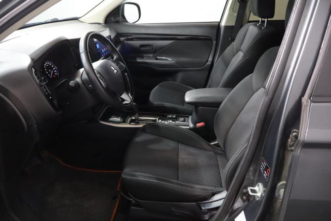 Mitsubishi Outlander III Рестайлинг 3 с пробегом 2019 года, цена 1 919 000 рублей, 105000 км, внедорожник, Автокод Объявления