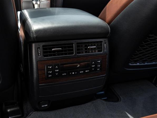Toyota Land Cruiser 200 Series Рестайлинг 2 с пробегом 2015 года, цена 4 995 000 рублей, 230140 км, внедорожник, Автокод Объявления