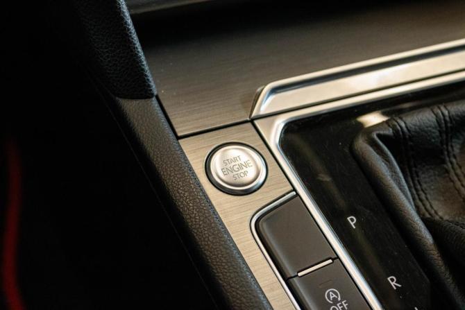 Volkswagen Passat B8 с пробегом 2016 года, цена 1 749 000 рублей, 160393 км, седан, Автокод Объявления