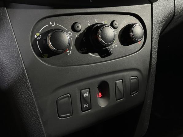 Renault Sandero II с пробегом 2015 года, цена 990 000 рублей, 117903 км, хэтчбек, Автокод Объявления