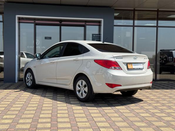 Hyundai Solaris I Рестайлинг с пробегом 2015 года, цена 815 000 рублей, 223000 км, седан, Автокод Объявления