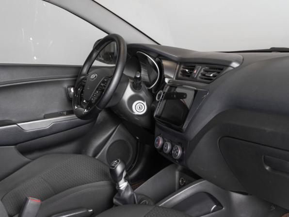 Kia Rio III Рестайлинг с пробегом 2016 года, цена 953 400 рублей, 178000 км, седан, Автокод Объявления