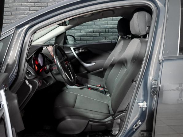 Opel Astra J Рестайлинг с пробегом 2014 года, цена 875 000 рублей, 201341 км, седан, Автокод Объявления