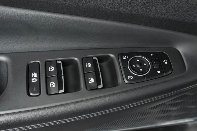 Hyundai Santa Fe IV Рестайлинг с пробегом 2022 года, цена 3 649 000 рублей, 131000 км, внедорожник, Автокод Объявления