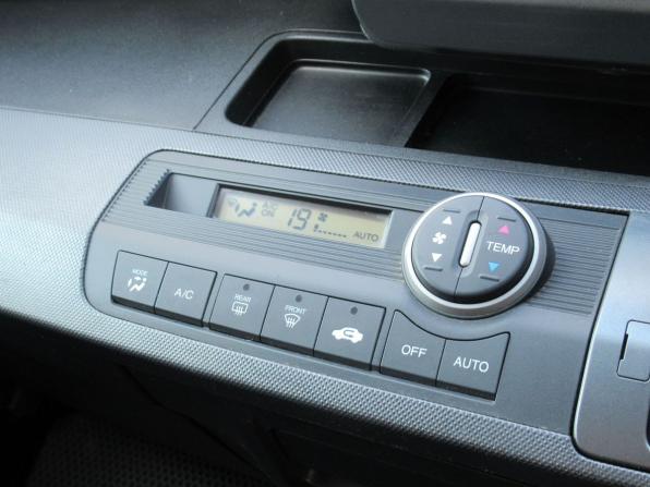 Honda Freed I с пробегом 2009 года, цена 900 000 рублей, 160087 км, компактвэн, Автокод Объявления