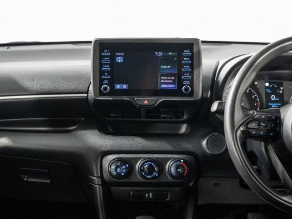 Toyota Yaris IV с пробегом 2021 года, цена 1 299 500 рублей, 53750 км, хэтчбек, Автокод Объявления