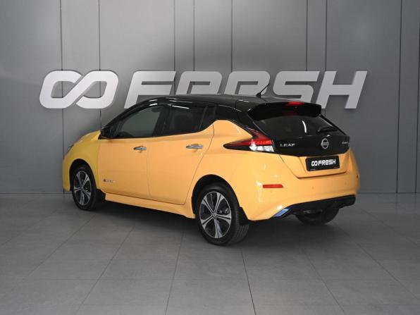 Nissan Leaf II (ZE1) с пробегом 2018 года, цена 1 685 000 рублей, 110461 км, хэтчбек, Автокод Объявления