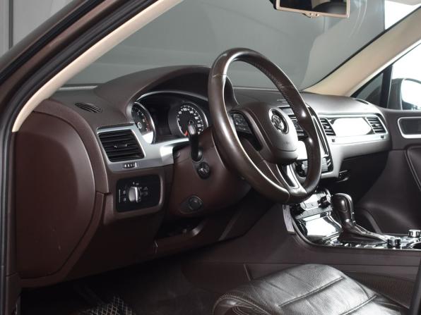 Volkswagen Touareg II с пробегом 2011 года, цена 1 979 995 рублей, 298439 км, внедорожник, Автокод Объявления