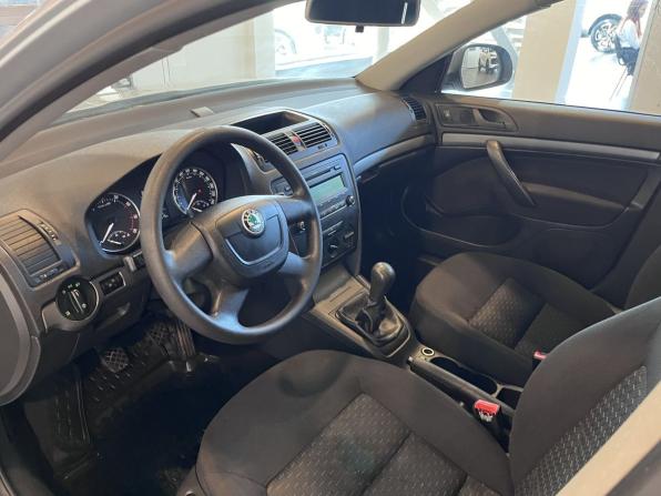 Skoda Octavia II (A5) Рестайлинг с пробегом 2011 года, цена 695 000 рублей, 207817 км, лифтбек, Автокод Объявления