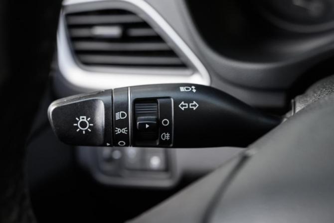 Hyundai Solaris II с пробегом 2017 года, цена 1 359 000 рублей, 120026 км, седан, Автокод Объявления