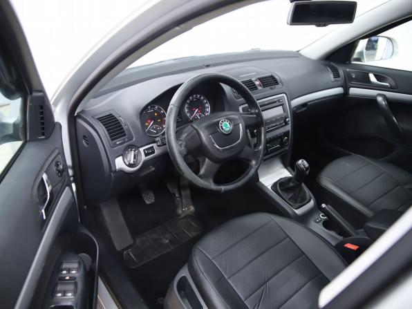 Skoda Octavia II (A5) Рестайлинг с пробегом 2012 года, цена 690 000 рублей, 241196 км, лифтбек, Автокод Объявления
