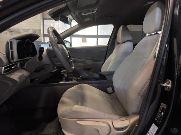 Hyundai Elantra VII (CN7) с пробегом 2022 года, цена 1 399 000 рублей, 205000 км, седан, Автокод Объявления