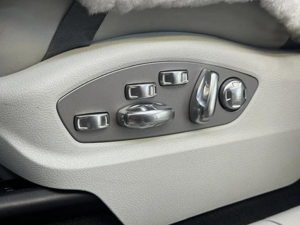 Porsche Macan I Рестайлинг 2 с пробегом 2024 года, цена 10 990 000 рублей, 11192 км, внедорожник, Автокод Объявления
