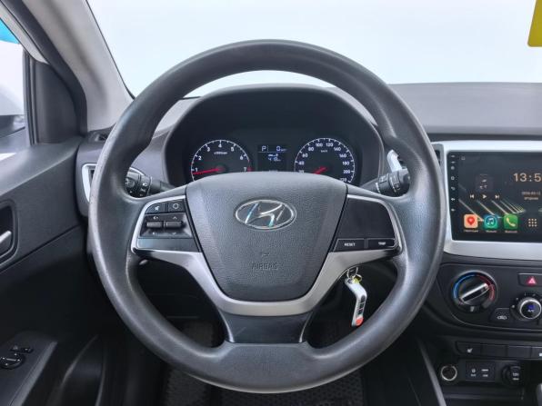 Hyundai Solaris II с пробегом 2017 года, цена 990 000 рублей, 170000 км, седан, Автокод Объявления
