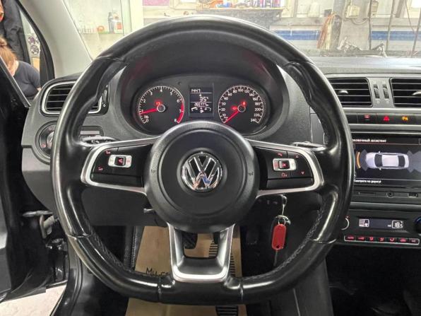 Volkswagen Polo V Рестайлинг с пробегом 2018 года, цена 993 700 рублей, 264000 км, седан, Автокод Объявления