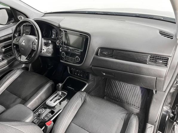 Mitsubishi Outlander III Рестайлинг 2 с пробегом 2018 года, цена 2 131 400 рублей, 233616 км, внедорожник, Автокод Объявления