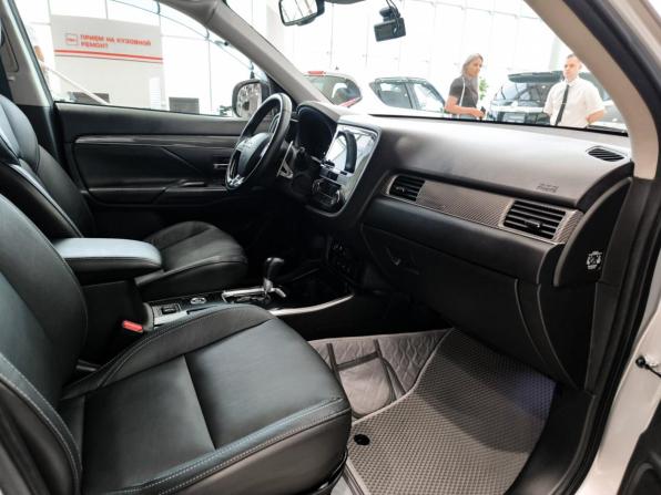 Mitsubishi Outlander III Рестайлинг 3 с пробегом 2019 года, цена 3 222 500 рублей, 84152 км, внедорожник, Автокод Объявления