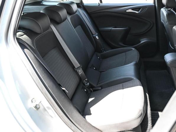Opel Astra K с пробегом 2018 года, цена 1 378 000 рублей, 96333 км, универсал, Автокод Объявления